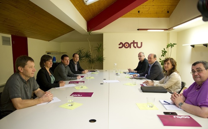 Reunión entre Sortu y PNV en Donostia. (Juan Carlos RUIZ/ARGAZKI PRESS)