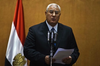 El nuevo presidente egipcio, Adli Mansour, durante su discurso. (Khaled DESOUKI/AFP)