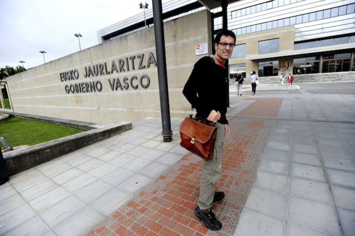 Julen Arzuaga acudió ayer a Lakua a ver protocolos policiales. (Juanan RUIZ/ARGAZKI PRESS)