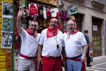 Iruñeko kaleetan turistak dagoeneko badabiltza. (Iñigo URIZ/ARGAZKI PRESS)