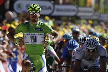 Peter Sagan eslobakiarra, Albiko helmuga igaro duen unean. (Pascal GUYOT/AFP PHOTO)