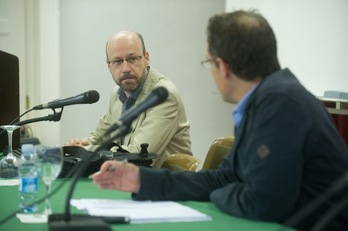 El profesor de la UPF, Jaume López, durante su presentación en el curso de verano de la UPV. (Jon URBE/ARGAZKI PRESS)