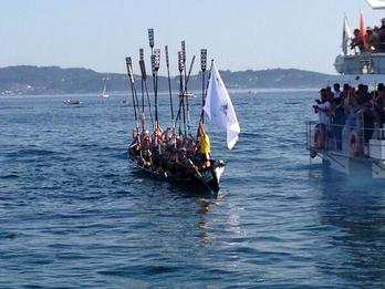 Los remeros de Kaiku celebran su victoria. (@concellosxx)