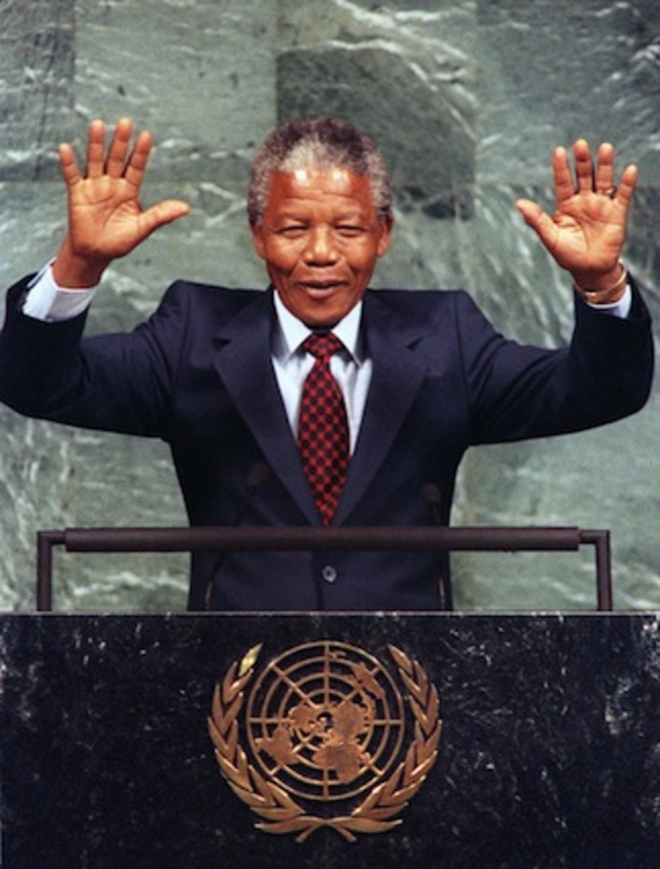 El 22 de junio de 1990 comparecen ante la asamblea general de la ONU para exigir el mantinimiento de las sanciones contra Sudáfrica hasta el fin del apartheid. (AFP PHOTO)