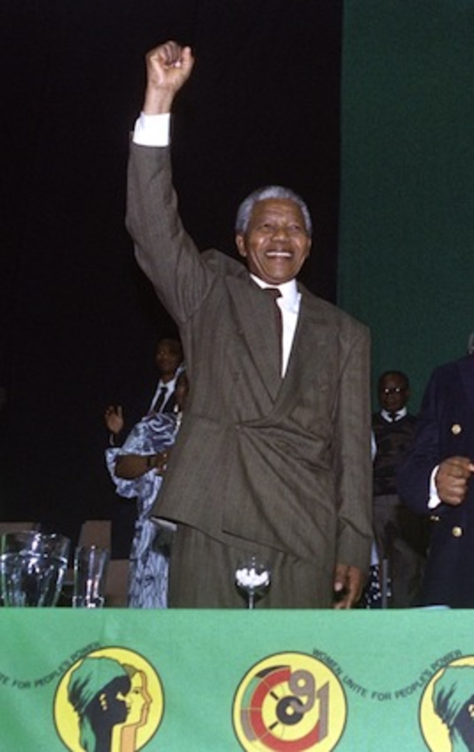 El 5 de julio de 1991 es reelegido por unanimidad presidente del Congreso Nacional Africano, en sustitución de Oliver Tambo. (AFP PHOTO)