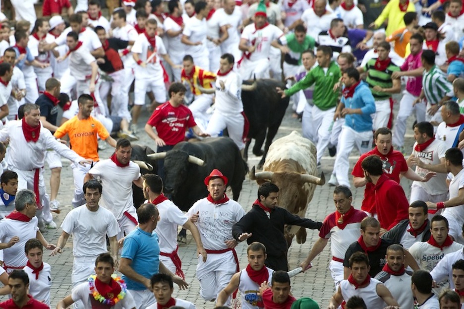 Los toros de la ganadería Dolores Aguirre han protagonizado un encierro rápido y limpio. (Idoia ZABALETA/ARGAZKI PRESS)