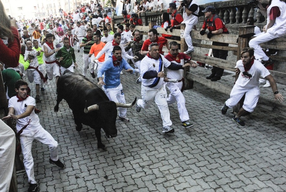 Bajada al callejón de la plaza de toros. (Jagoba MANTEROLA/ARGAZKI PRESS)