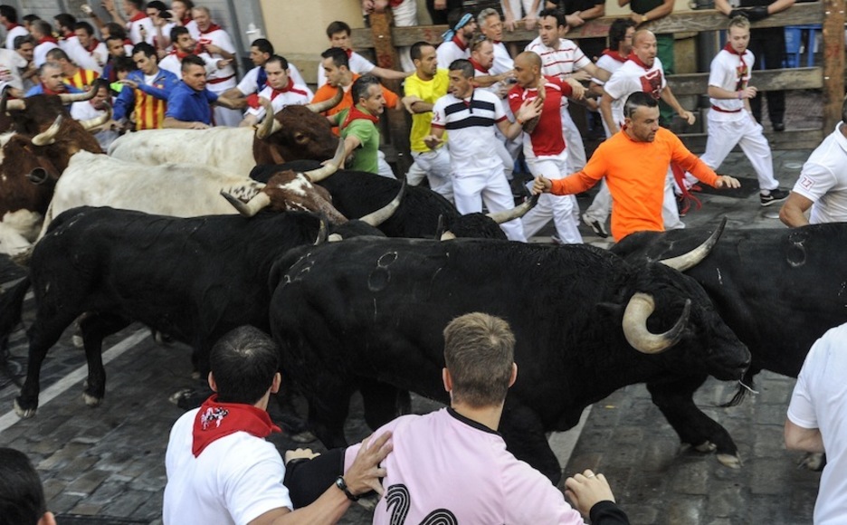 Los astados han corrido agrupados en la Calle Estafeta. (Jagoba MANTEROLA/ARGAZKI PRESS) Los astados han corrido agrupados en la Calle Estafeta. (Jagoba MANTEROLA/ARGAZKI PRESS)
