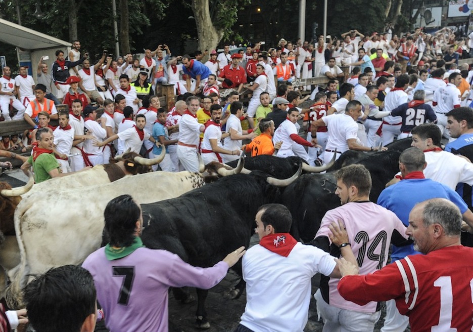 La rapidez de los toros ha añadido un plus de peligrosidad al encierro. (Jagoba MANTEROLA/ARGAZKI PRESS) La rapidez de los toros ha añadido un plus de peligrosidad al encierro. (Jagoba MANTEROLA/ARGAZKI PRESS)