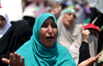 Una seguidora del derrocado presidente Morsi en El Cairo. (AFP PHOTO)