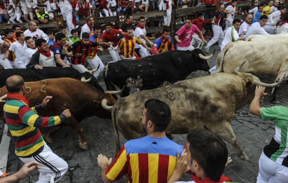 Los toros de Torrestrella, a la altura del tramo de Telefónica. (Jagoba MANTEROLA/ARGAZKI PRESS)