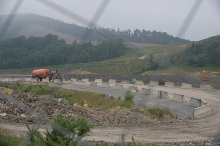 Imagen de las obras de la incineradora de Zubieta. (Jon URBE/ARGAZKI PRESS)