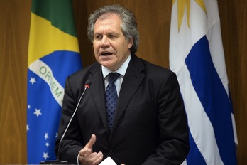 El ministro de Exteriores de Uruguay, Luis Almagro, durante la rueda de prensa que ha ofrecido tras la cumbre. (Evaristo SA/AFP)