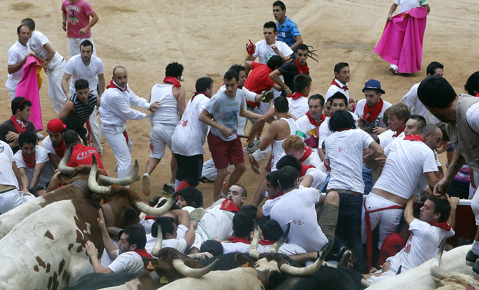 La gente atrapada en la montonera ha escapado como ha podido. (Josu SANTESTEBAN / ARGAZKI PRESS) La gente atrapada en la montonera ha escapado como ha podido. (Josu SANTESTEBAN / ARGAZKI PRESS)