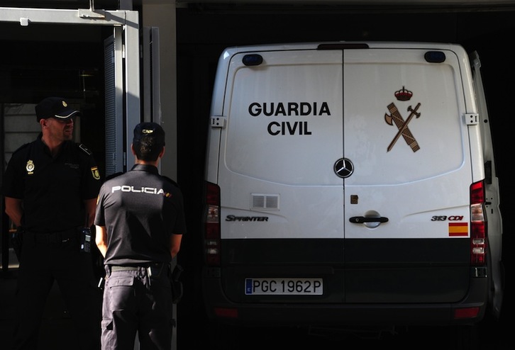 Bárcenas ha sido trasladado en un furgón de la Guardia Civil. (Dominique FAGET/AFP)