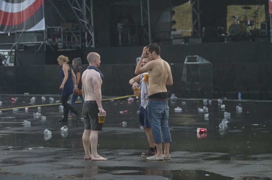 <strong>La tormenta del viernes desoló el BBK Live</strong>. Crónica: <a href="http://gara.naiz.info/paperezkoa/20130713/413184/es/La-lluvia-remoja-BBK-" target="blank">‘La lluvia remoja el BBK’</a>