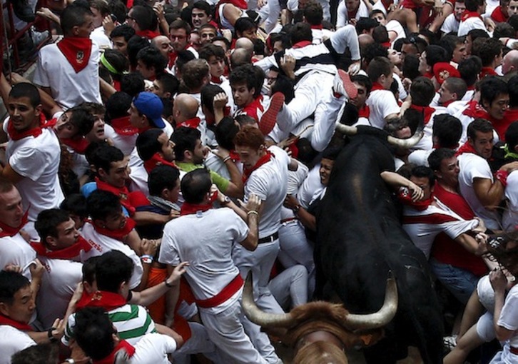 La montonera en la entrada a la plaza provocó momentos dramáticos. (Josu SANTESTEBAN/ARGAZKI PRESS)