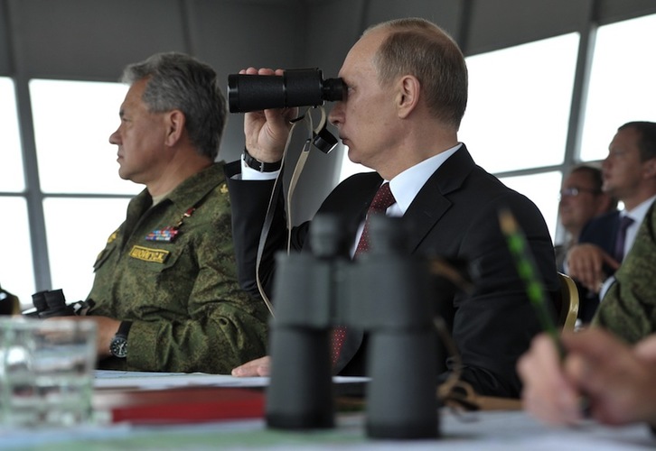 Putin observa unas maniobras militares en Siberia. (Alexei NIKOLSKY/AFP)
