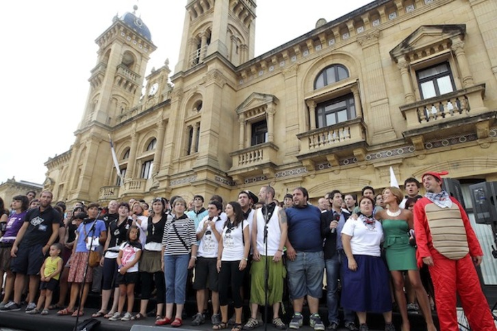 El año pasado fue el colectivo Piratak el que cantó el ‘Artillero’ (Juan Carlos RUIZ / ARGAZKI PRESS)