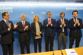Borja Sémper con los integrantes de la actual dirección del PP en la CAV. (Luis JAUREGIALTZO/ARGAZKI PRESS)