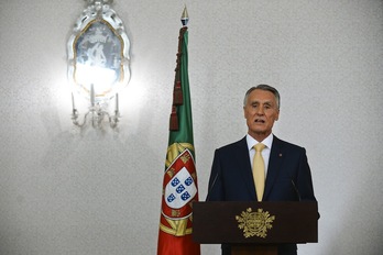 El presidente de Portugal, Anibal Cavaco Silva, se dirige al país el pasado domingo. (Patricia DE MELO MOREIRA/AFP) 