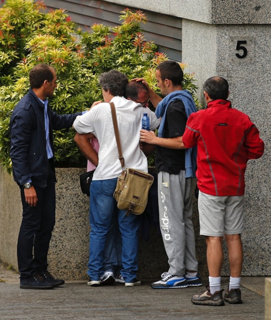 Escenas de dolor entre los familiares. (César MANSO/AFP) Escenas de dolor entre los familiares. (César MANSO/AFP)
