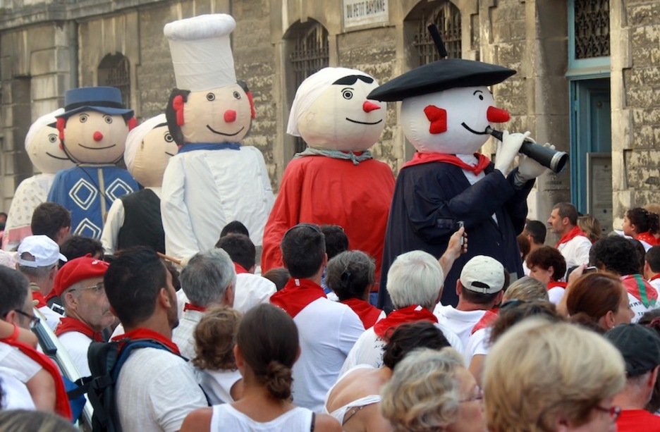 Ziganteak Baionako karriketan. (Bob EDME) Ziganteak Baionako karriketan. (Bob EDME)