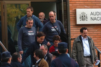 Los procesados en el sumario 18/98 salen de una de las sesiones del juicio. (Andoni CANELLADA/ARGAZKI PRESS)