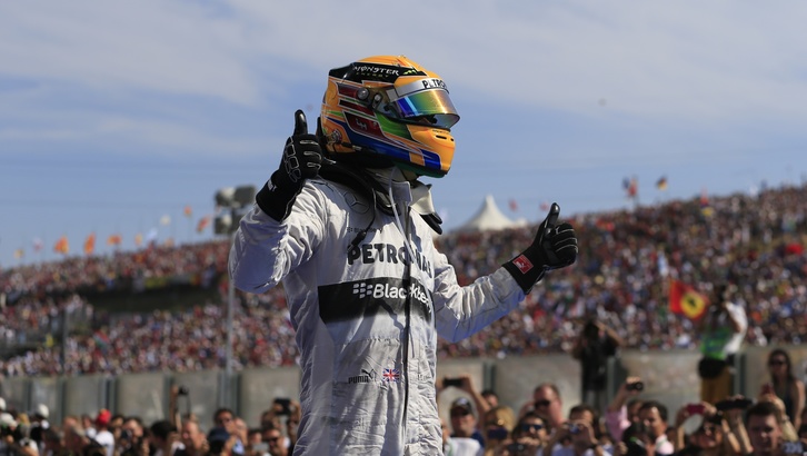Hamilton celebra la victoria. (AFP)