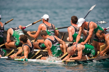 Kaikuko arrraunlariak estropada buaktu ondoren. (Juan Carlos RUIZ / ARGAZKI PRESS)