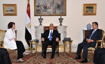 Ashton se reunió también ayer con los actuales dirigentes egipcios (AFP PHOTO)