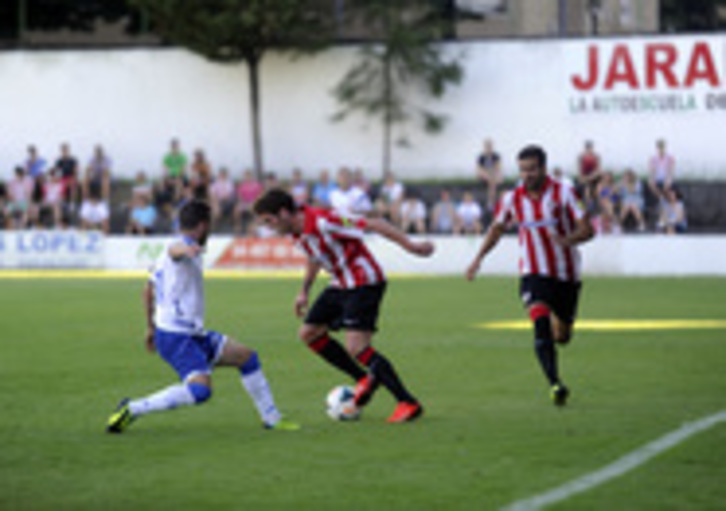 Athletic eta Zaragozaren aurkako norgehiagoka, Sestaon. (Marisol RAMIREZ/ARGAZKI PRESS)