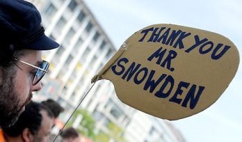 Concentración de apoyo a Snowden celebrada el sábado en Alemania (Roland HOLSCHNEIDER / AFP PHOTO) 