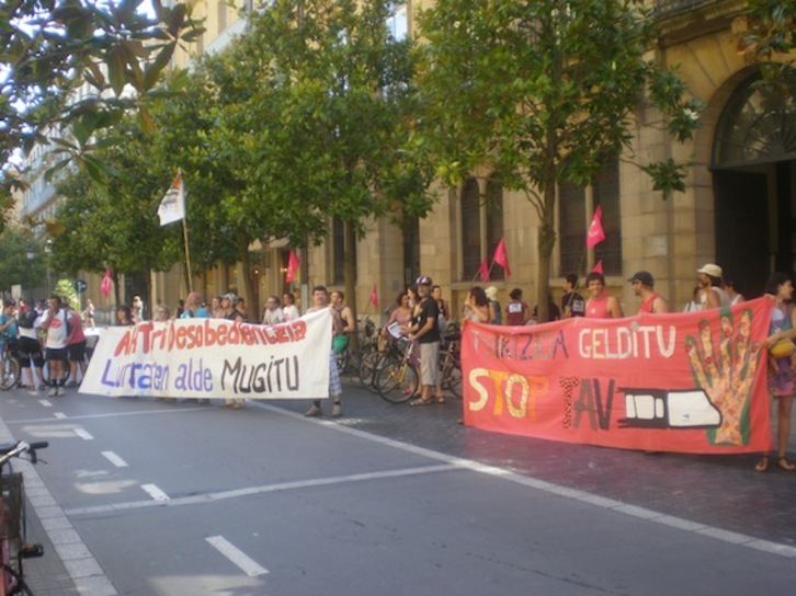 Final de la marcha contra el TAV en Donostia. (NAIZ.INFO)