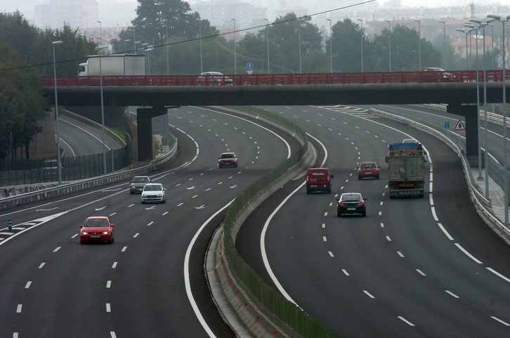 Imagen de la autopista A-8. (Luis JAUREGIALTZO / ARGAZKI PRESS)