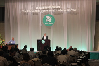 El alcalde de Donostia, Juan Karlos Izaggirre, durante su intervención. (Donostiako Udala)
