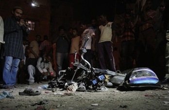 Restos de la moto en la que estaba colocada la bomba (AFP PHOTO)