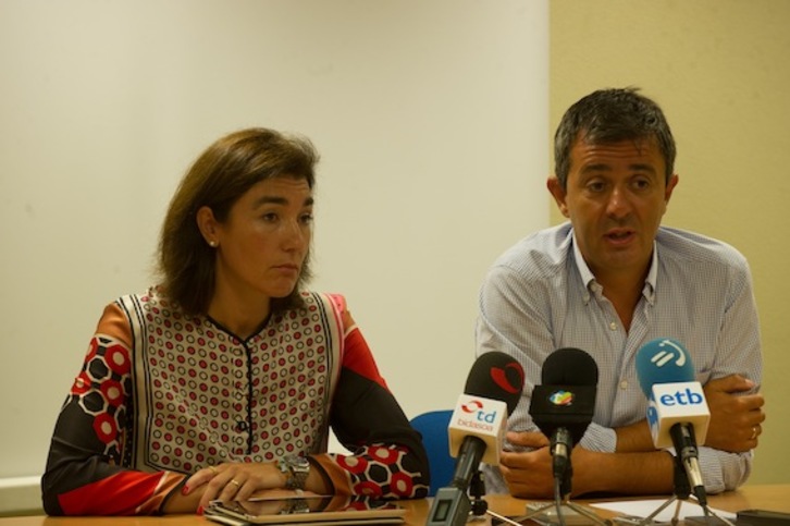Leire Aranburu y Aitor Kerejeta, en su comparecencia. (Andoni CANELLADA/ARGAZKI PRESS)