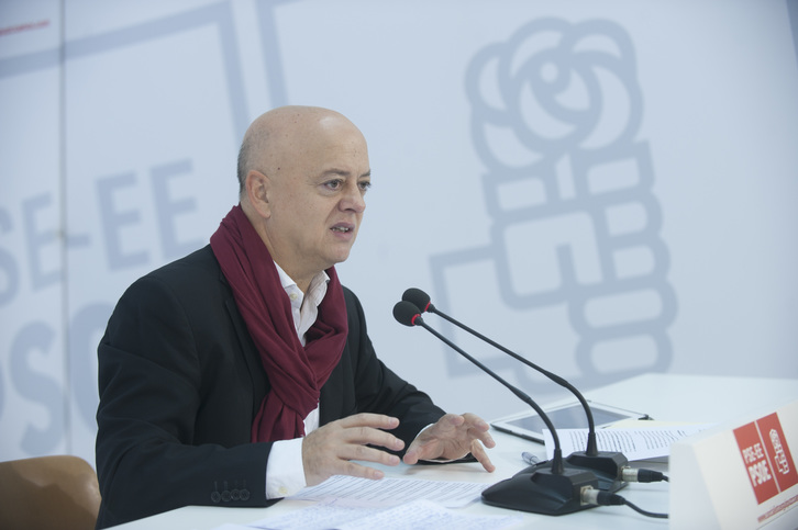 Odón Elorza, durante una comparecencia ante los medios (Jon URBE / ARGAZKI PRESS)