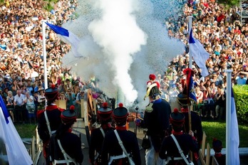 Donostiako Aste Nagusiari hasiera eman dion kanoikada jaurti duten unea. (Juan Carlos RUIZ/ARGAZKI PRESS)