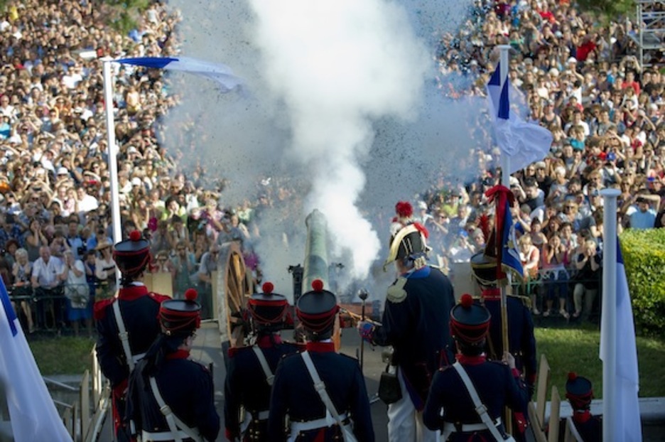 Kanoikadak eman dio hasiera ofizialki Aste Nagusiari. (Juan Carlos RUIZ/ARGAZKI PRESS)