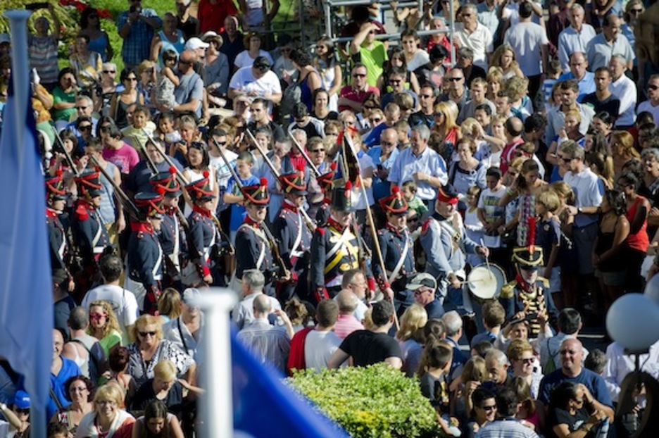 Artillariak, Udaletxera iristen. (Juan Carlos RUIZ/ARGAZKI PRESS)