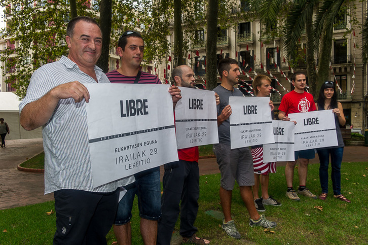 Bi makroepaiketetan auzipetutako hainbat militantek iragarri dute ekimena. (Argazki PRESS)