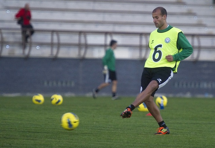 Mikel Rico, durante un entrenamiento con la selección vasca. (Luis JAUREGIALTZO / ARGAZKI PRESS)