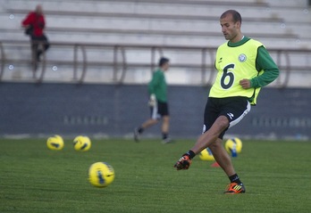 Mikel Rico, durante un entrenamiento con la selección vasca. (Luis JAUREGIALTZO / ARGAZKI PRESS)