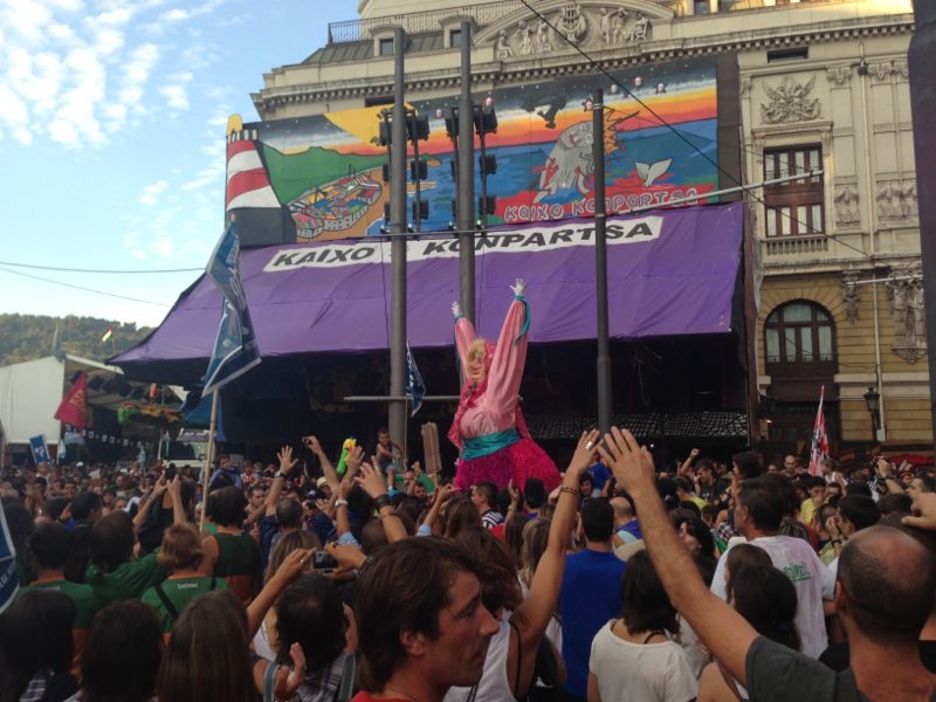 Marijaia, pregoilaria eta txupinera txosnak irekitzen. (Beñat Zarrabeitia)