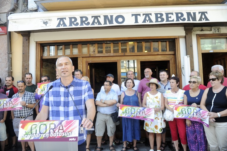 Permach durante el acto celebrado en Zarautz. (Jon URBE / ARGAZKI PRESS