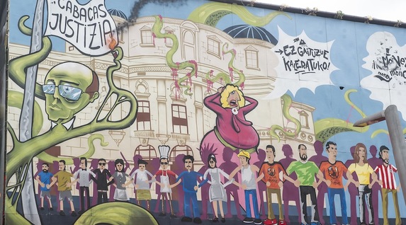 El feo monstruo del capitalismo protagoniza la txosna de Altxa Porrue.