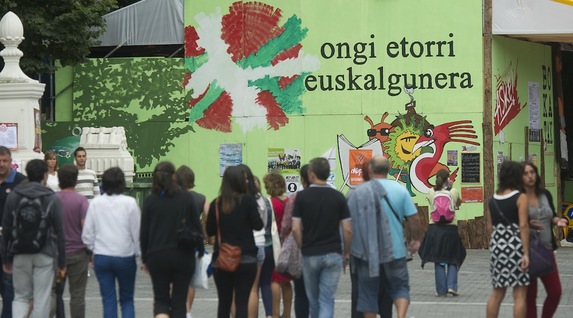 Las comparsas Hor Dago Abante y Hau Pittu Hau componen el Euskalgunea.