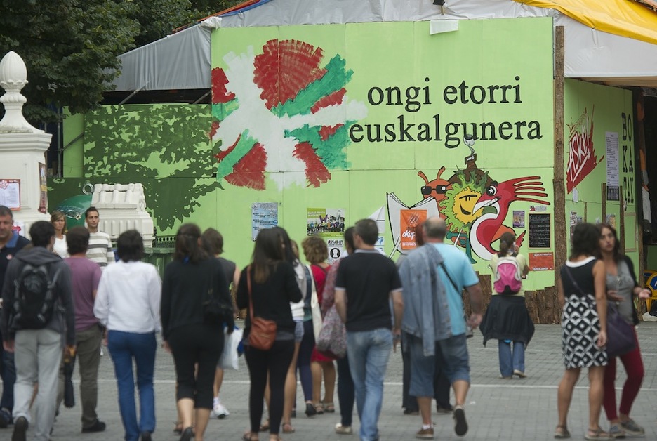 Euskalgunean batera dira Hor Dago Abante eta Hau Pittu Hau konpartsak. Euskalgunean batera dira Hor Dago Abante eta Hau Pittu Hau konpartsak.